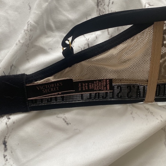 Victoria’s Secret Very Sexy Strappy Laced Bra (34DD) - Picture 5 of 5